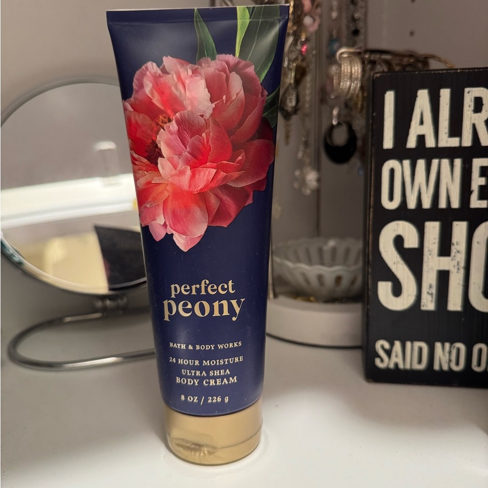 Bath & Body Works Perfect Peony Body Cream - Navy and Gold